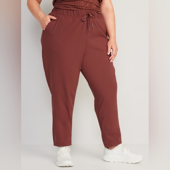 🆕️NWT Old Navy High-Waisted Powersoft Coze Edition Slim Taper Pants, Size Small - Picture 4 of 10